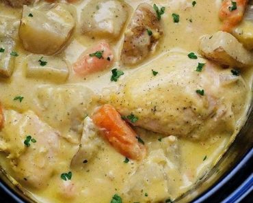 CROCK POT CREAMY RANCH CHICKEN