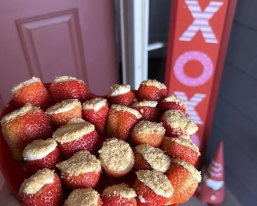 Stuffed Cheesecake Strawberries
