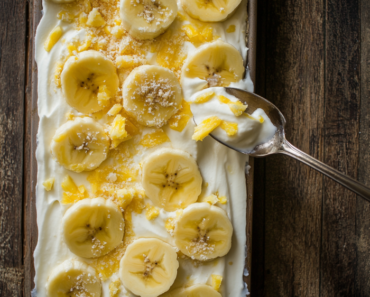 No-Bake Banana Split Cake Recipe