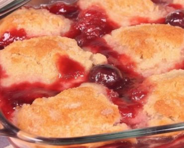 Irresistible 3-Ingredient Cake Mix Cobbler Recipe