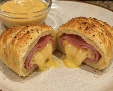Cheesy Crescent Rolls Cheesy Crescent Rolls